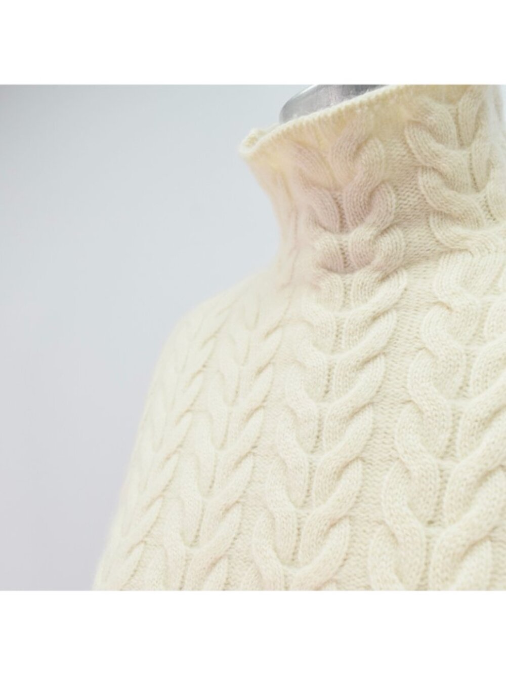 Theory 100% Cashmere Soft Cable Knit Bell Sleeve Turtleneck - Picture 2 of 7